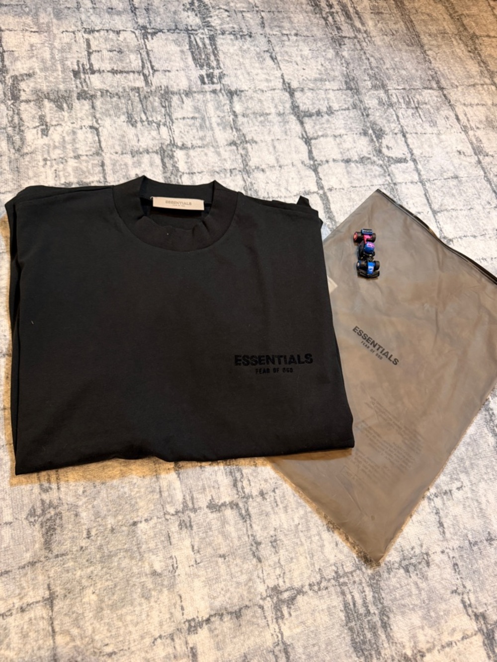 Fear of God Essentials T-Shirt (ss22) - Picture 8 of 8